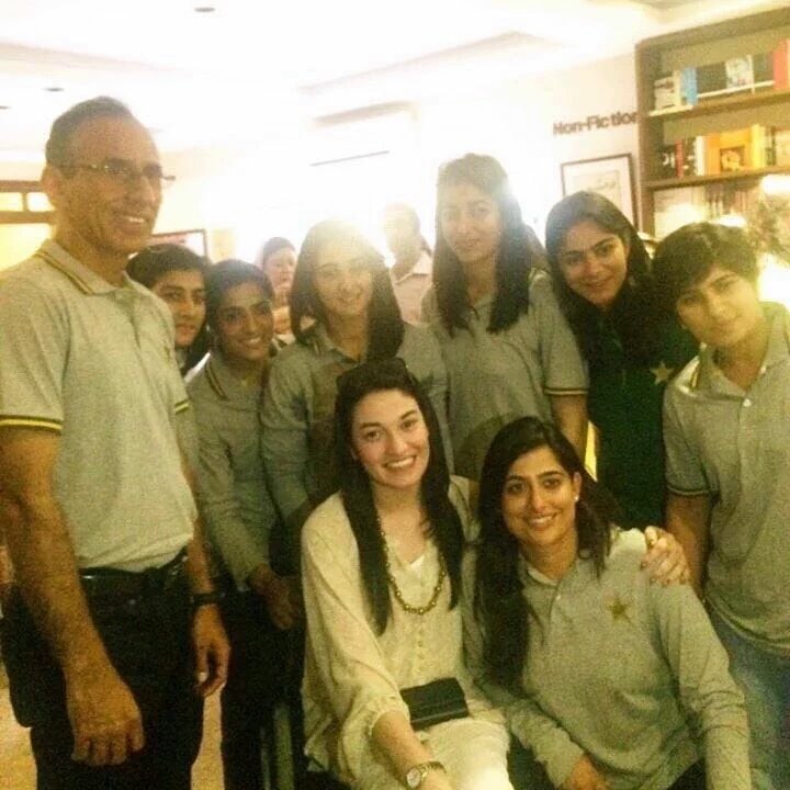 NeverForgetpk's tweet photo. The Shernis's warm welcome at "Meet &amp; Greet" by @OfficialZeb. #GirlsInGreen #MainSherni @mir_sana05 @muniba_mazari https://t.co/8eHHuaIZqs