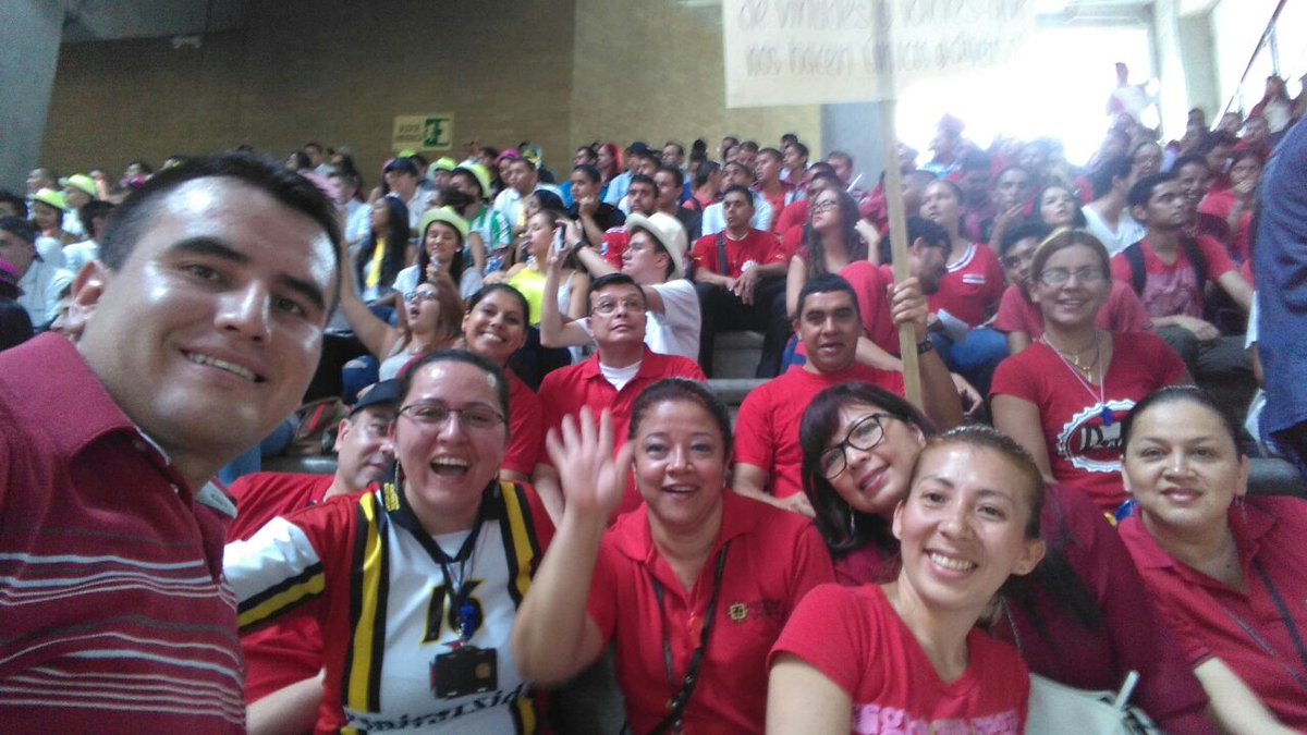 ricardojllo's tweet photo. ORGULLOSO de mis muchachos los estudiantes de #HistotiaUPB de #etfh @upbcolombia https://t.co/JfPjXToUuJ