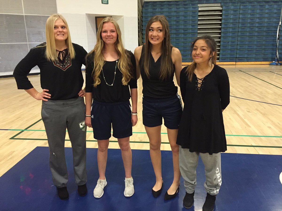 CoachKateC's tweet image. When softball players show up to gym class on a game day... #fancyontop #fancyfeet