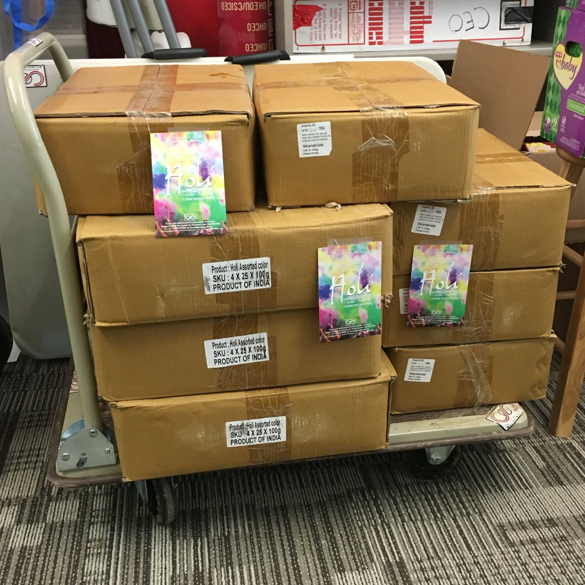 UHCEO's tweet photo. Houston we got more Holi Color ! Our second batch of color has arrive. Holi this year is in Lynn Eusan Park at 4pm. https://t.co/Jxf99yRbzd