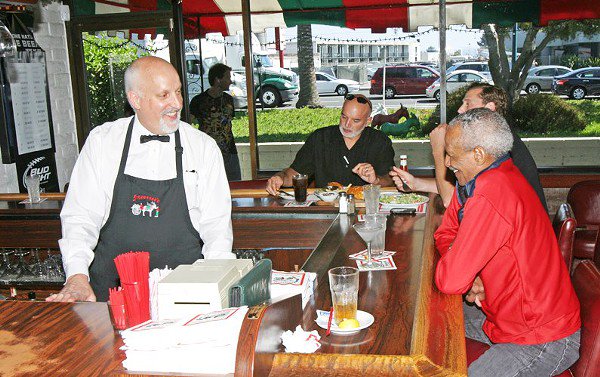 Food news you can use: Another Oakland original, Francesco's, will close today buff.ly/1UveZAb