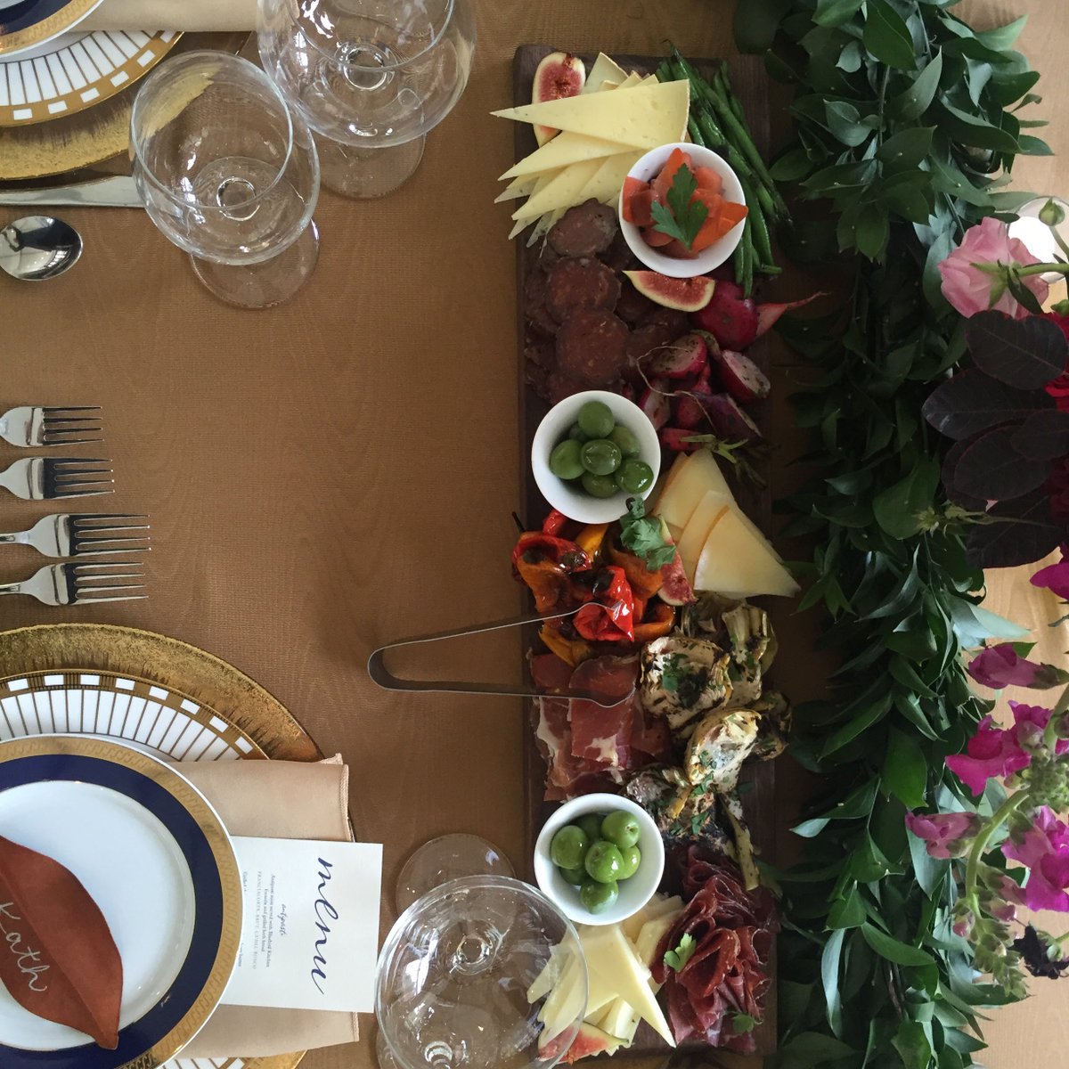 KRPpgh's tweet photo. the food is beautiful, you're beautiful!  Check out this stunning table at  @bluebirdkitchen 's wedding last Fall. https://t.co/7fdQxKpyHn