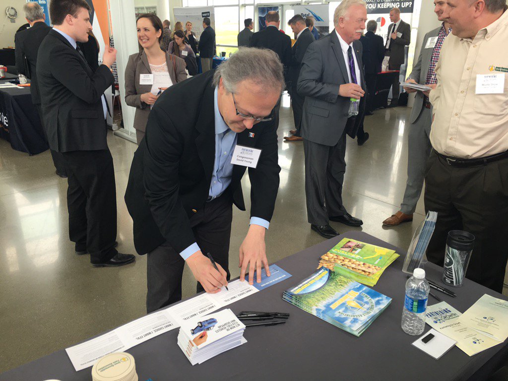 iowafuel's tweet image. Congressman @RepDavidYoung joined the #FlexMyChoice FFV campaign at @IowaBio Forum. Make sure your voice is heard!