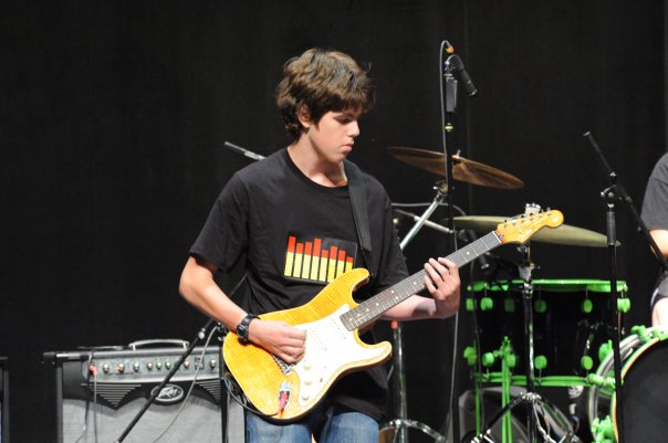 ConcertCam's tweet photo. #TBT to when our founder, Mitch Chaiet, was first learning how to #rockout https://t.co/vgt9yglHuB