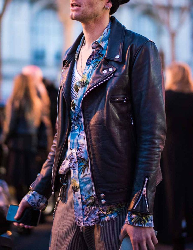 LeClubStyle's tweet photo. A black leather jacket is always a good idea #streetstyle by #angelroblesrobles #outfit #fashion #style #menswear https://t.co/abchZNZHmW