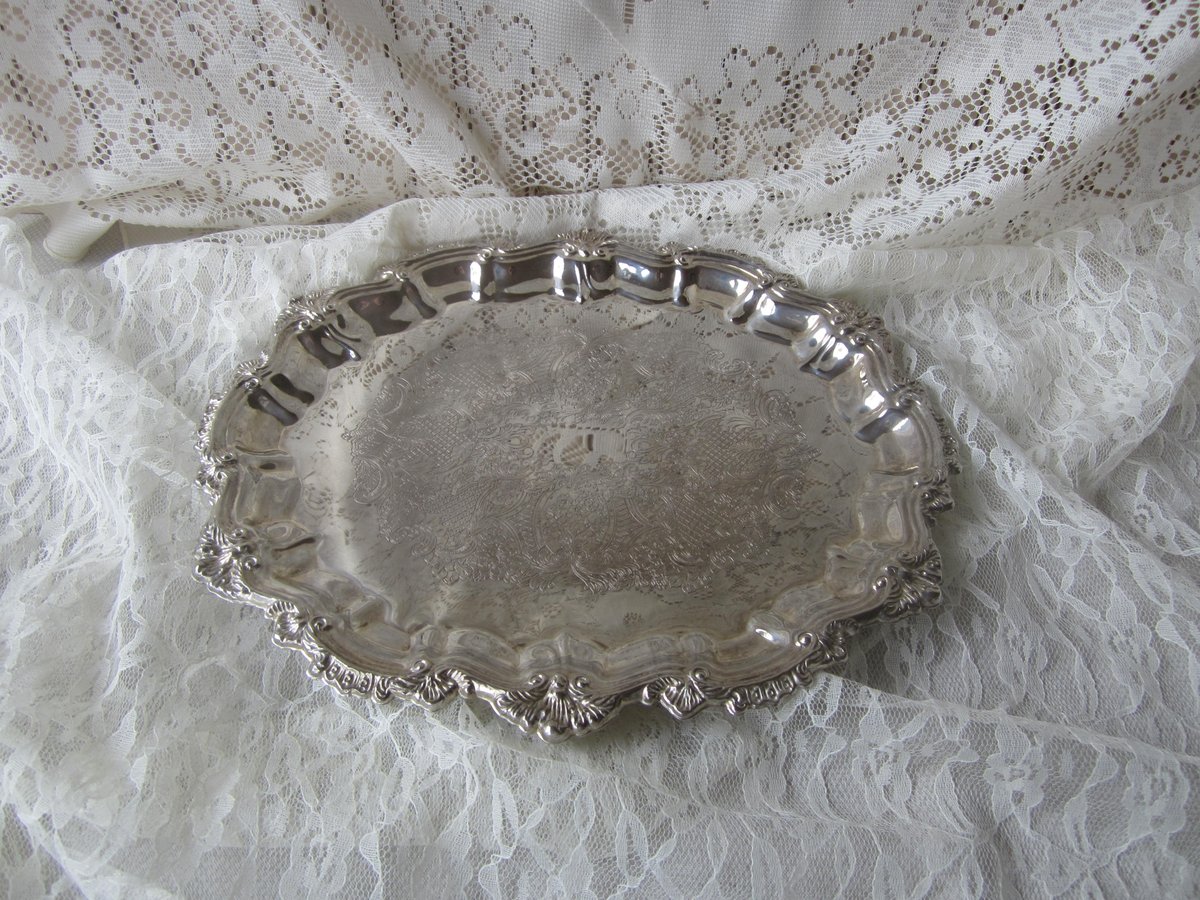 VSPJunktury's tweet photo. A very nice silverplate tray useful for so many things! https://t.co/VlOiinrwtJ #vintage #silverplatetray https://t.co/a6Y3JaWfiR