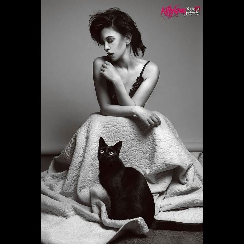 allfemalemodel's tweet photo. Photography, Hair & Makeup by @kittykemsphotos
Model - Colleen Deary and my mate Ronnie the cat 🐱
#Model #femalem… https://t.co/U0owUqc1PP