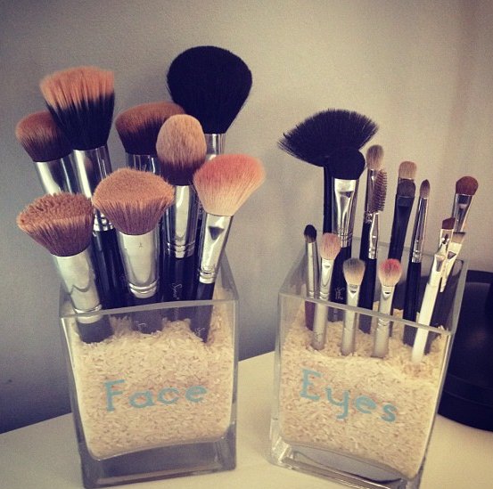 yndaco's tweet photo. Vi avanza del riso e dei contenitori? Usateli per fare dei porta pennelli <3 #DIY #Makeup https://t.co/36xZHE7OJK