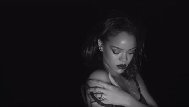 Iamveryhype's tweet photo. RIHANNA a poil ça vous dit ? Hop, voilà le clip de #KissItBetter https://t.co/ykLDtnBK7f Nouveau single ! #ANTI https://t.co/ZhpIvLMp5x