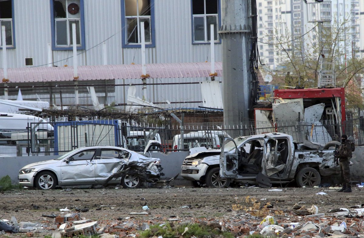 gulftoday's tweet photo. 7 police officers killed in bomb attack in Diyarbakir https://t.co/NphAWA1CR8  #Turkey #turkeybombing #terrorattack https://t.co/p0QKThs4uf