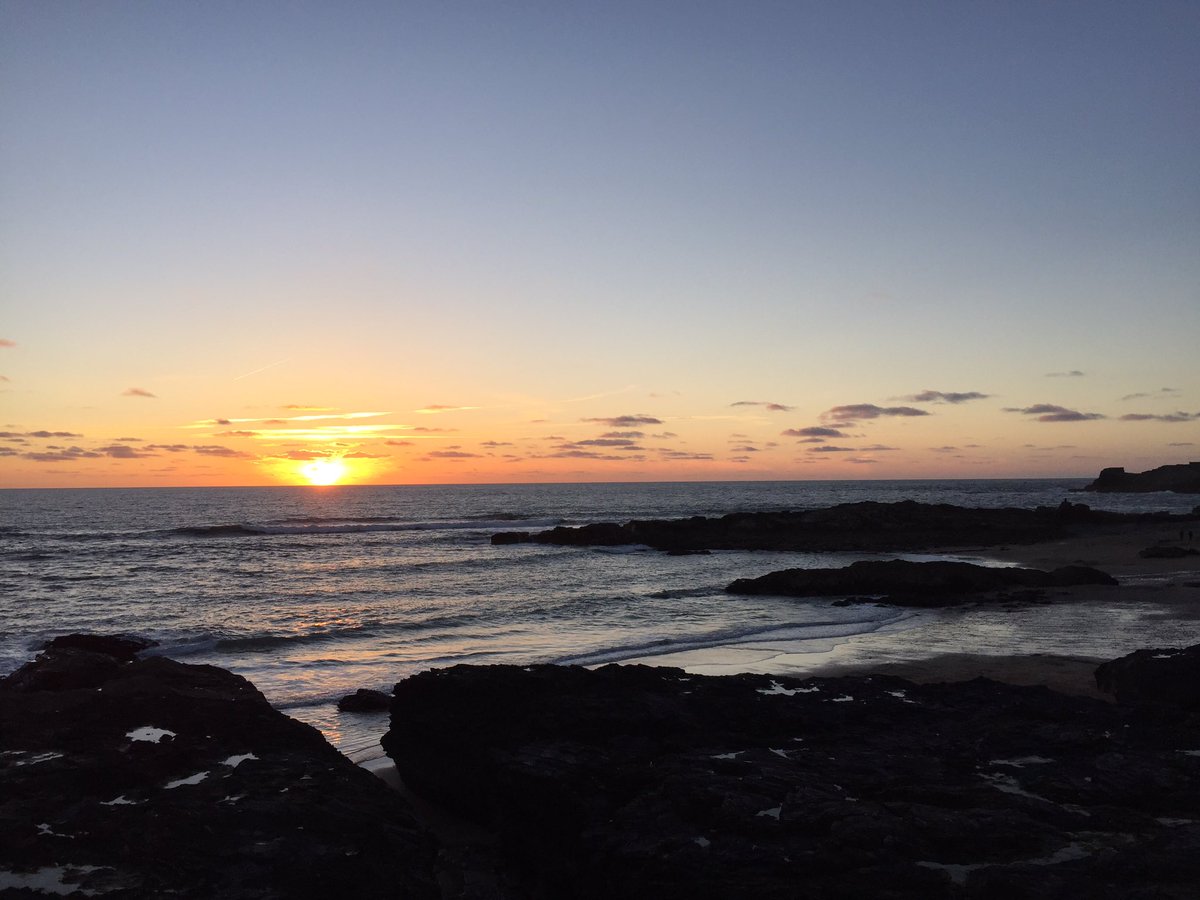 ChristianSurfer's tweet photo. Stunning sunset at #Godrevy Chilly now Sun is down but worth it @NTGod2Aggie #oneplanetloveit @cs_int #csontour https://t.co/Z1VVmQIhOZ