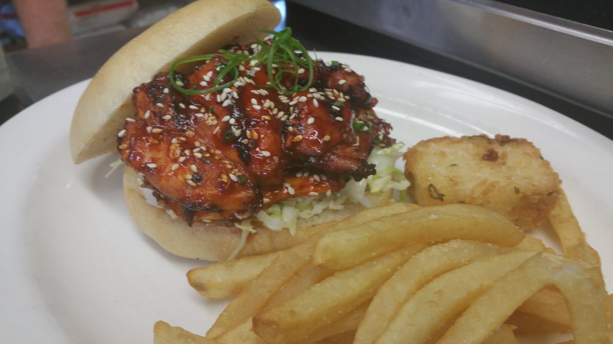DinahsPoolside's tweet photo. Our special available today &amp; tomorrow: Gochujang spicy chicken sandwich w/cilantro slaw &amp; rice cake served w/fries https://t.co/6rpJLwC1QS