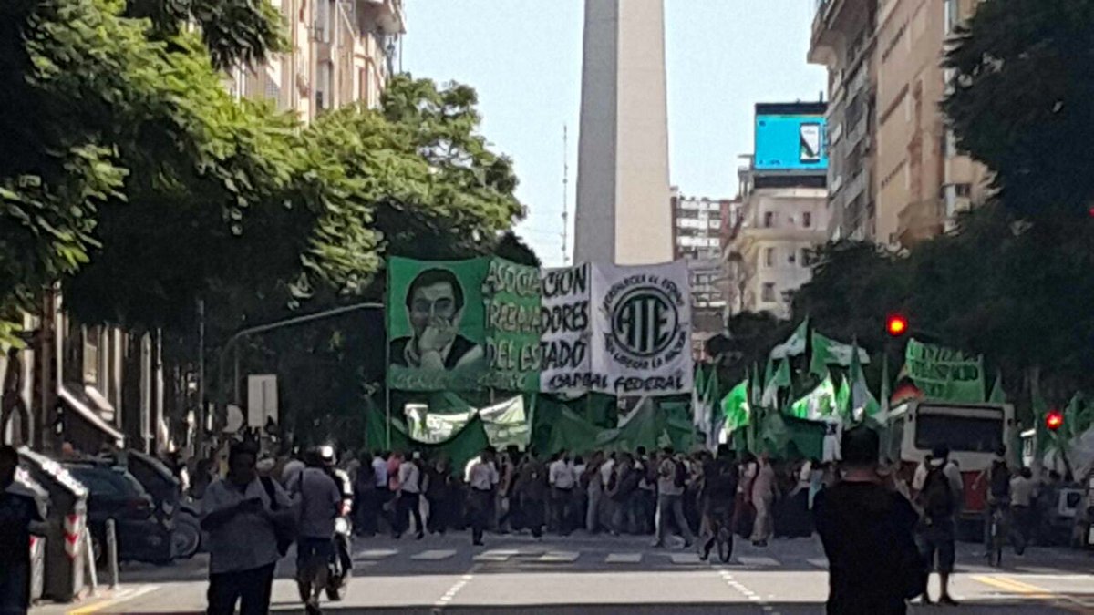 PrensaRcA's tweet photo. #atecapitalcontralosdespidos #MacriParaLaMano @ATECapitalOk https://t.co/nVrtGwyJML