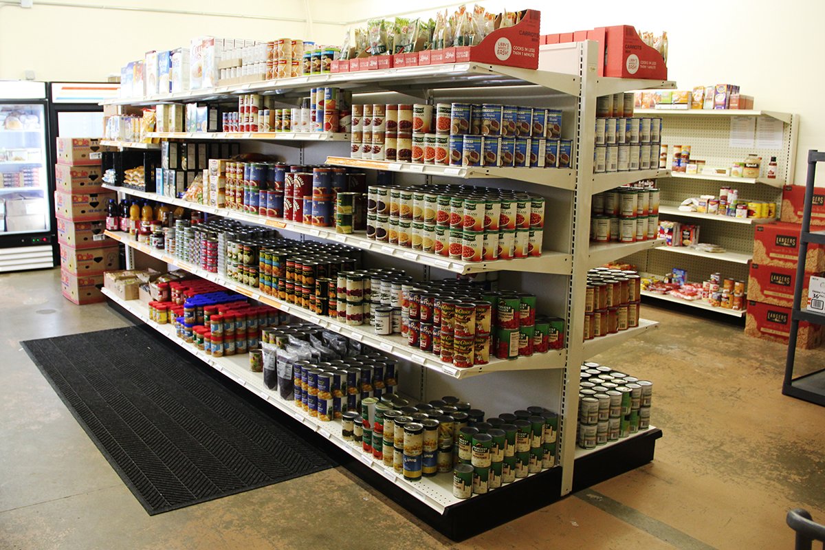 MovetheFoodDSM's tweet photo. The Drake Area Food Pantry is now in operation! Located at 3226 University Avenue in DSM. https://t.co/1DGOydGqNK https://t.co/jdSuTdtaWw