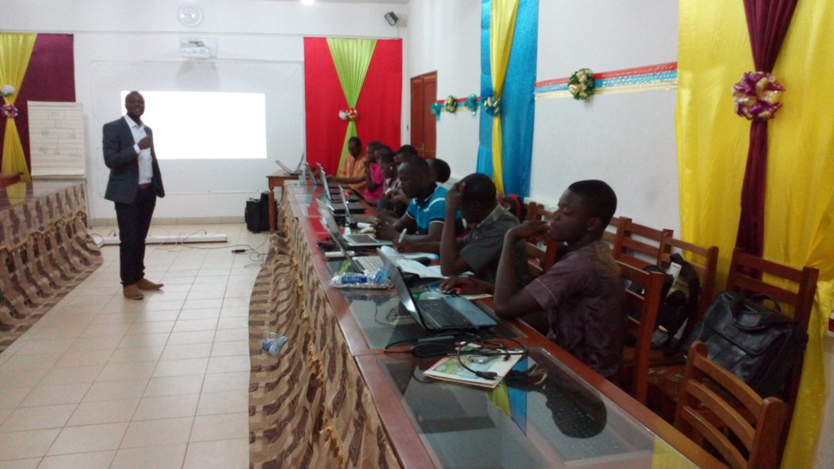 LabeeUac's tweet photo. #Labee #formation prise en main des #apps #BenGéo #Blog #Agrel #LaTex2016 https://t.co/bWEI6LtPll @VirgileAhyi https://t.co/5662WnaEfz