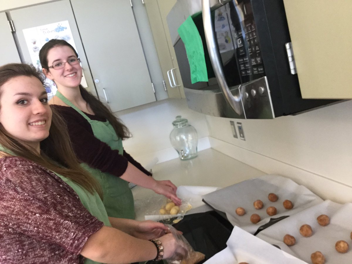 hanleya2017's tweet photo. NHS and FCL working hard to get ready for #edcampgrafton https://t.co/raGAhgWSSo