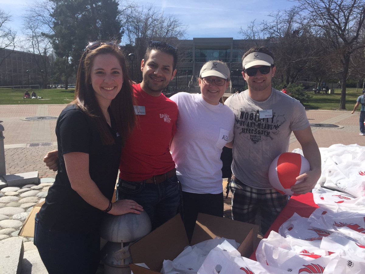 EWUEagleStore's tweet photo. @EWUEagles Come to the campus mall &amp; hang out with our incREDible @Asewueags &amp; snag some free swag #GoEags https://t.co/LI0sRoO4YU