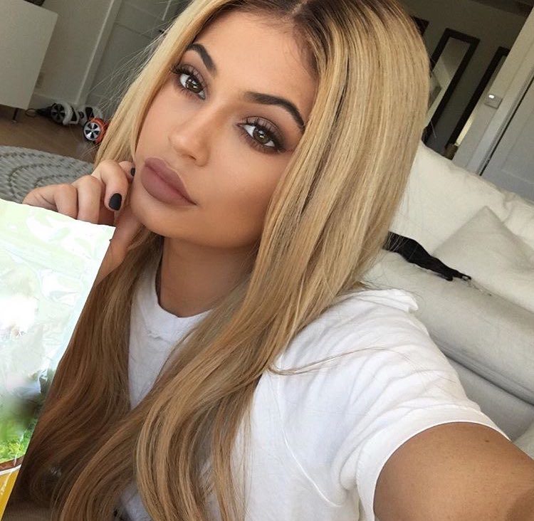 I'm Mack and I'm new here, retweet for me, that'd be much appreciated, thanks xoxo