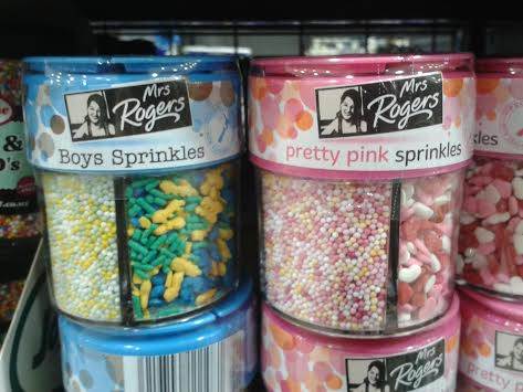 BuzzFeed's tweet photo. 23 gendered products that will make you say “WTF?” https://t.co/IAapdusgPi https://t.co/VQyWZN0IUJ
