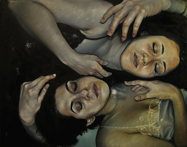 PICDIT's tweet image. Underwater paintings by Núria Farré. 

→   bit.ly/1RNCFfD