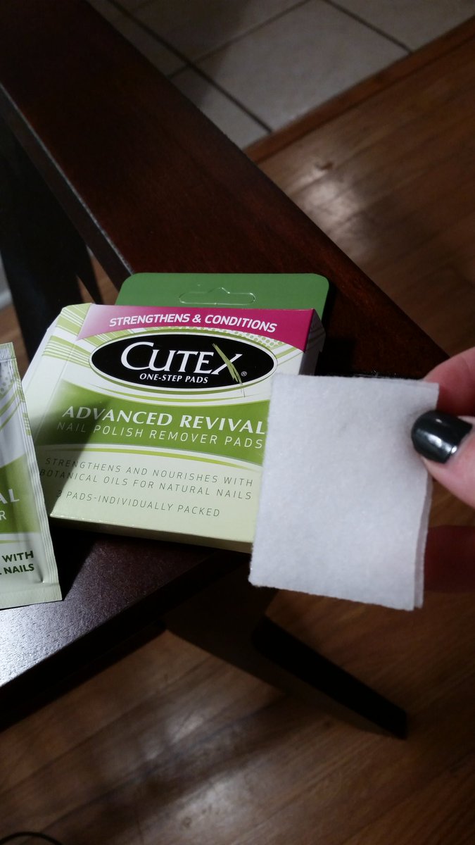 Gleasone21's tweet photo. I can't even explain how obsessed I am. Makes manis so EASY! @InfluensterVox @CutexUS #glamvoxbox #socutex https://t.co/ecA30TjS8H