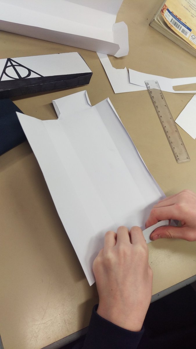 P7_BPS's tweet photo. @BanchoryPrimary Making wands and boxes 💥
#harrypotter
#technology
#cuboidnets
#glueguns
#paint https://t.co/4LeJunExqo