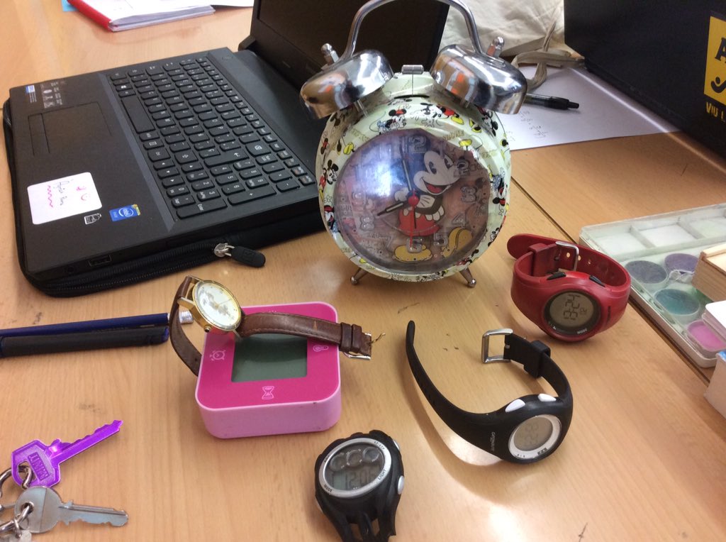gonchilab's tweet photo. #Clausdicotòmiques amb objectes que porten de casa. Todo vale #impressionants propostes @InsMatadepera #Medi1r https://t.co/8DBwe4ZGZX