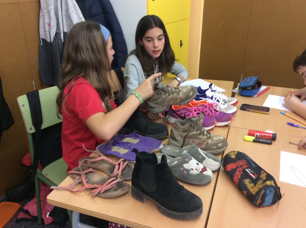 gonchilab's tweet photo. #Clausdicotòmiques amb objectes que porten de casa. Todo vale #impressionants propostes @InsMatadepera #Medi1r https://t.co/8DBwe4ZGZX