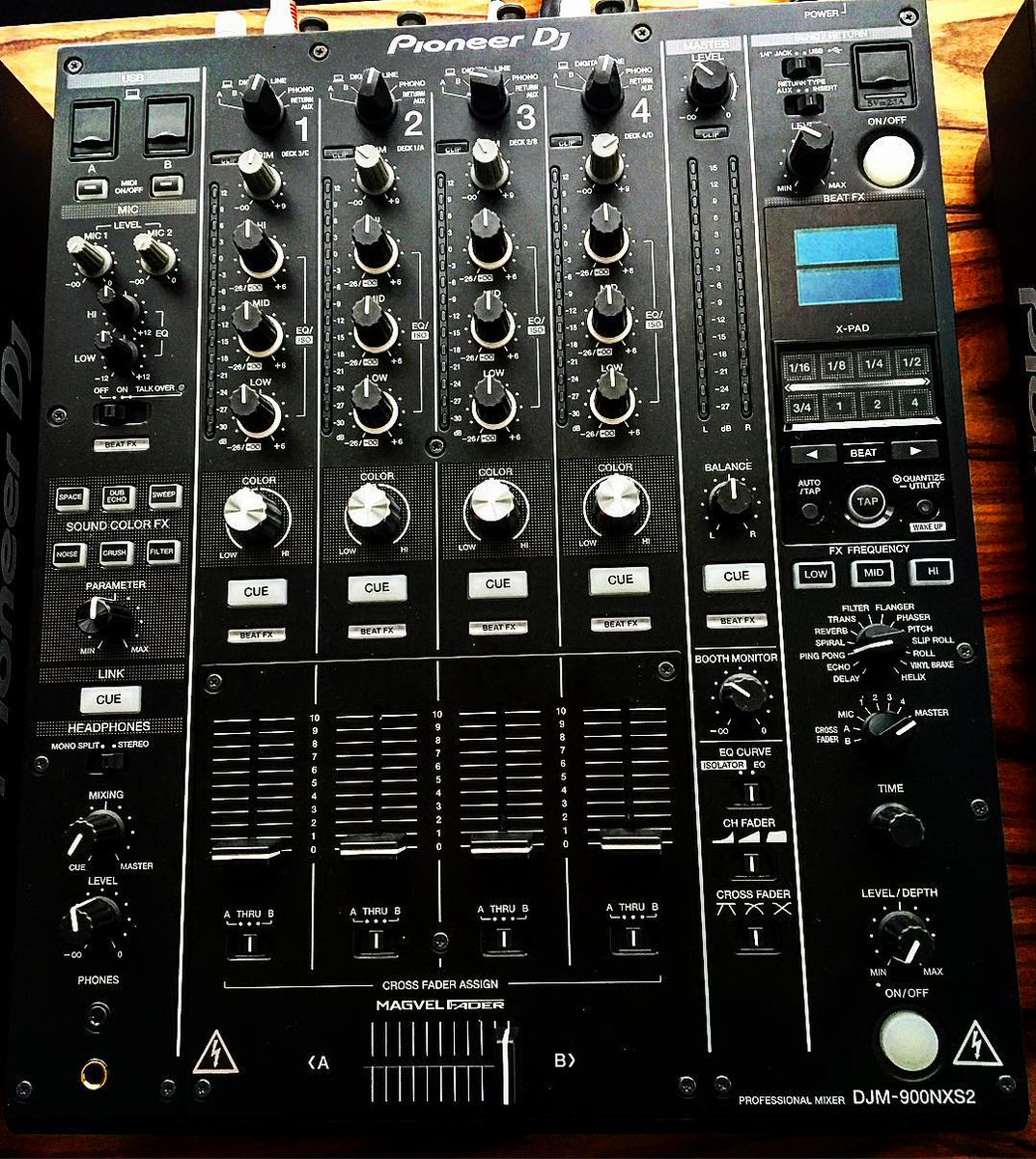 tiesto's tweet image. DJM-900NXS2 #Pioneerdj #NXS2 😍