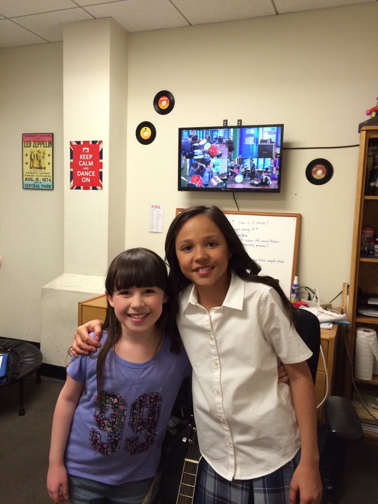 _Ashlyn_Faith's tweet photo. Watch the #awesome @breannayde #rock #SchoolOfRock #saturday on #nickelodeon! So #happyforyou Bre! #friendsonset 🎸🎹🎤 https://t.co/RercUEweGV