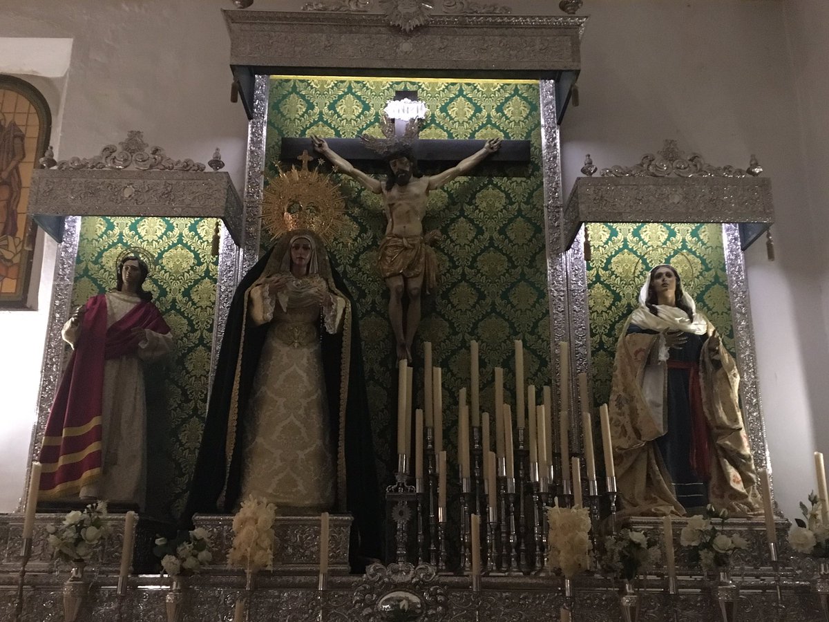 Nuestros Sagrados Titulares ya se encuentran en su altar.