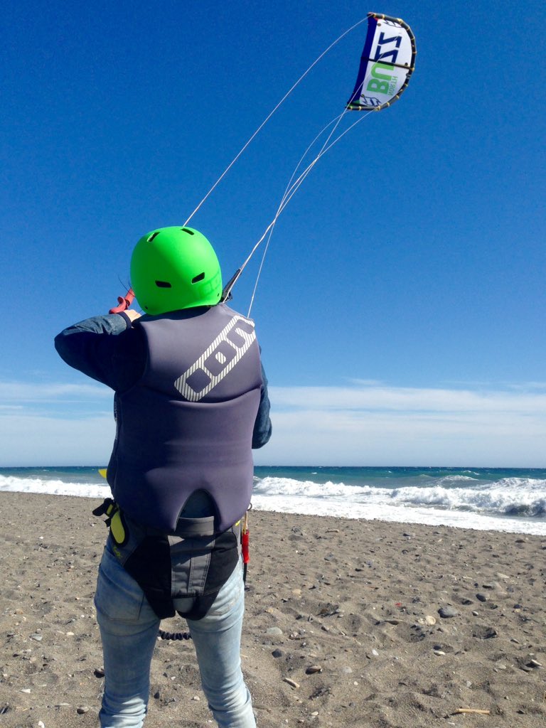 AWAsurfcenter's tweet photo. #Primavera en #Playagranada y llega la mejor epoca para iniciarse al #Kitesurf. #Granada @turgranada @MotrilTurismo https://t.co/87PyWBlaqT