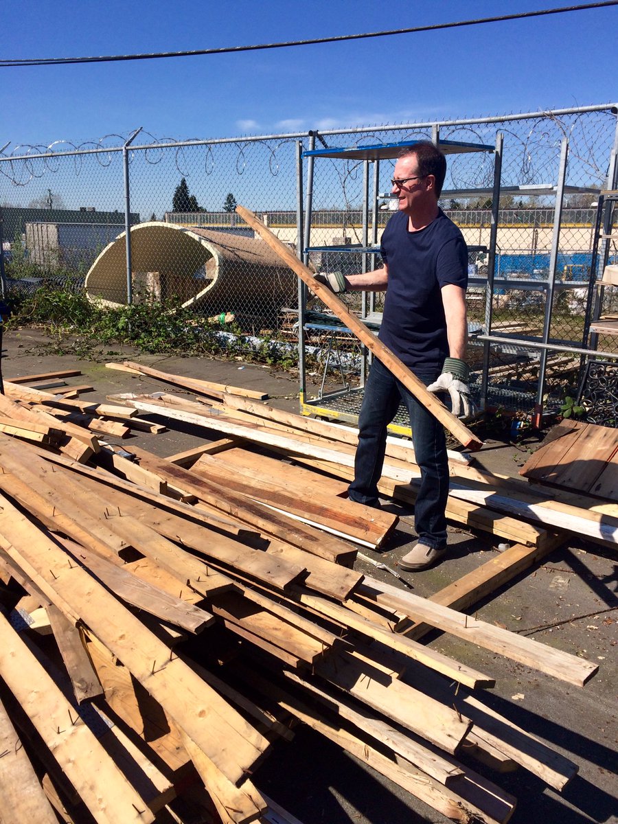 TheAnswerCo's tweet photo. Founder/CEO Shawn Ostheimer is leading the team as always - done a project, on to the next! @Habitat_org #givingback https://t.co/LQJaGtfG7z
