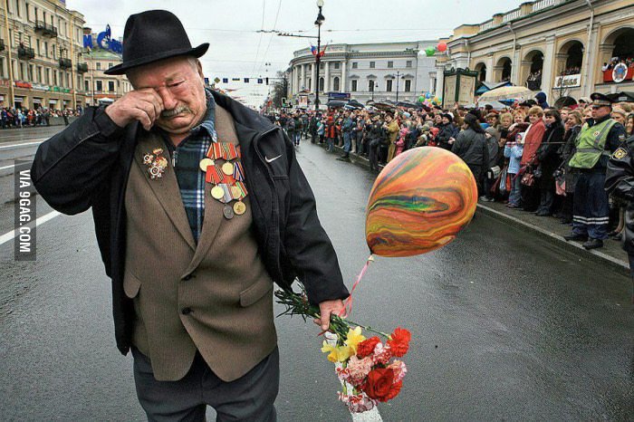 Last veteran of his WWII battle group marching alone in Memorial Day Parade