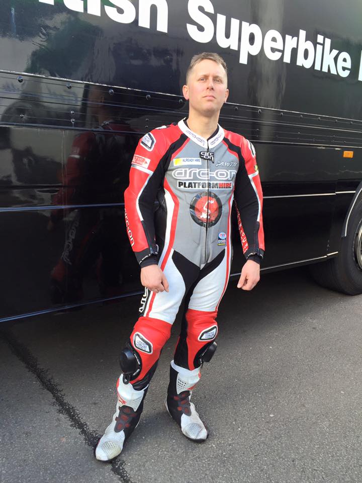 arconracing's tweet photo. @AaronZanotti64 in his @arconracing apex leathers for 2016 BSB #customleathers #BSB #PlatformHire #YamahaR1 https://t.co/XszUTtzt7Q