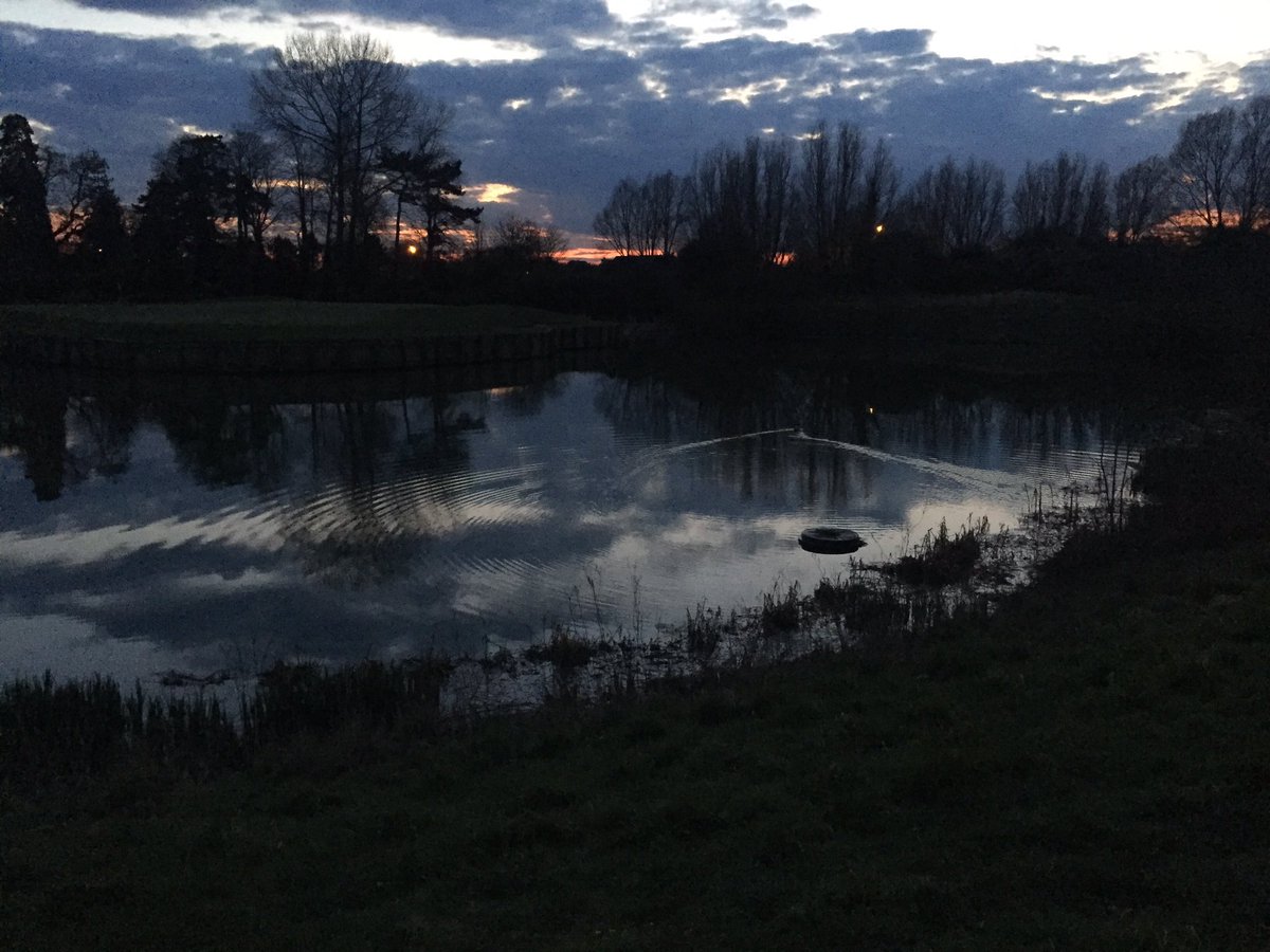 ChadMclean_'s tweet photo. Always got time for mid run sunset snaps #M1 #junction15 #sunset #ukrunchat https://t.co/ROfDJ3nNBw
