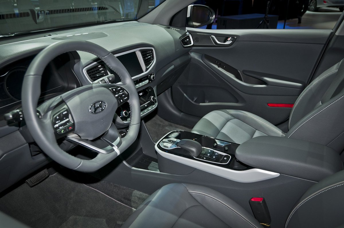 InfinityAudio's tweet photo. The eco-focused 2017 @Hyundai Ioniq with available Infinity audio debuted at the 2016 New York Auto Show. #NYIAS16 https://t.co/7haBcmPA1p