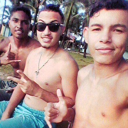 johnconquista's tweet photo. -praia com os mano #ilheus https://t.co/zPWQtaRhSY