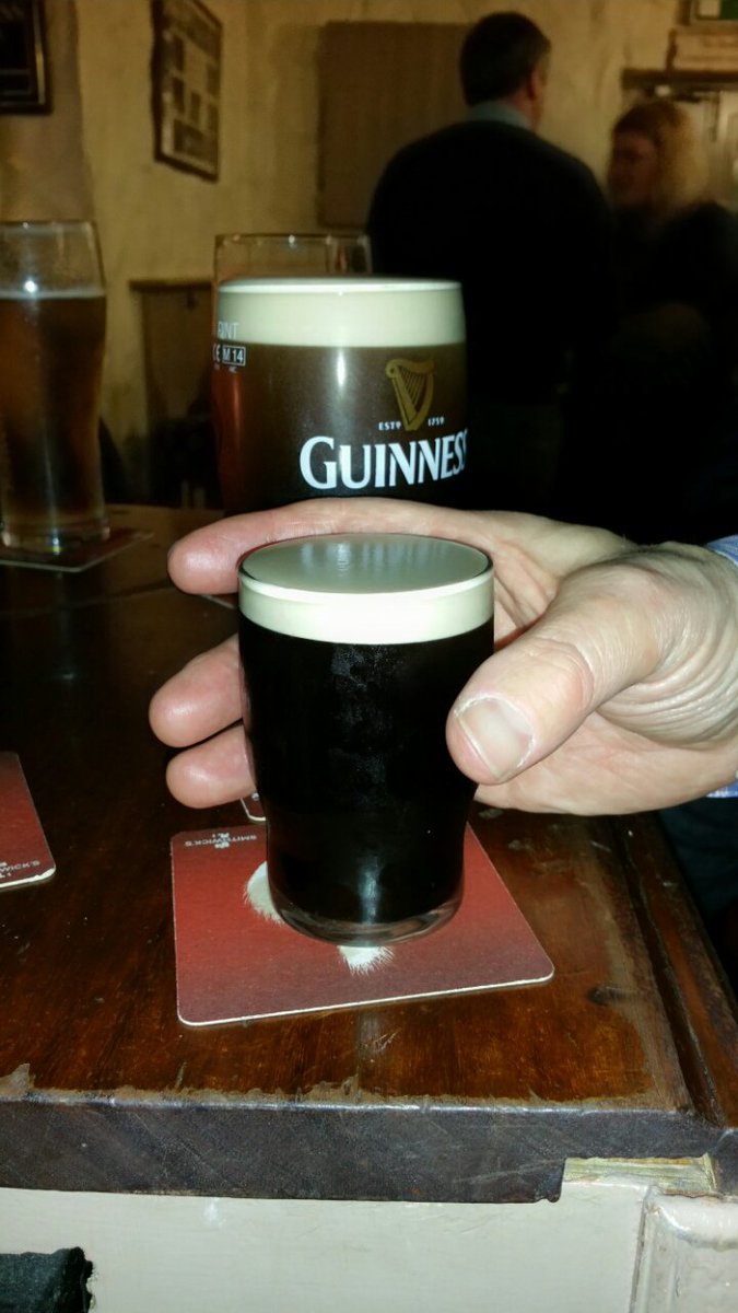 spudg202's tweet photo. Went for a pint with a giant @gilligansbar #giantpint https://t.co/OpN7yIcs3O