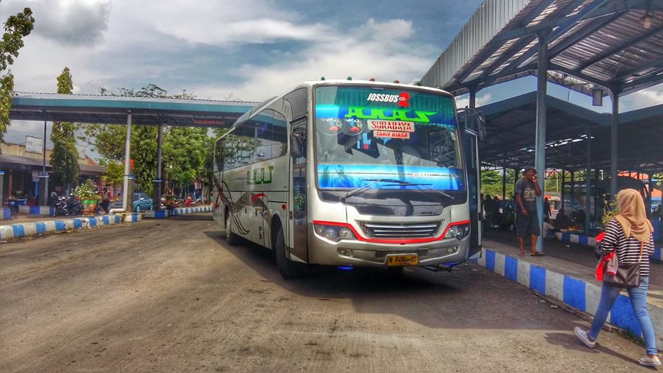 Hasil shoot yang cukup keren dari mas Reno. Akas Green Ponorogo-Surabaya-Malang di Terminal Anjuk Ladang, Nganjuk