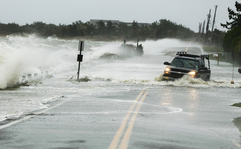 CrossProb's tweet photo. City : we need to evacuate the city, it's not safe
Coach : see you at practice https://t.co/EOxqk9cbF4