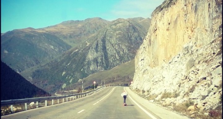 ManaudLongboard's tweet photo. We LOVE spanish roads!!! #Longboarding #Downhill #Speed https://t.co/oS4vmeo6Io