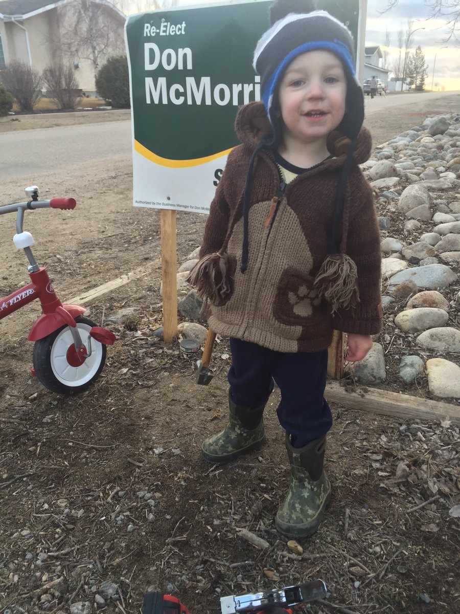 Rakochy's tweet photo. @PremierBradWall. He's pro cookies and sask party. Hard no on napping!#skpoli https://t.co/hbQqHzP1nP