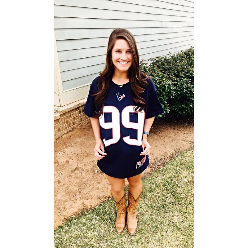 callmechairgirl's tweet photo. I got 99 problems &amp;I not having a date to formal ain't one..right? @JJWatt @HoustonTexans https://t.co/xyIJt1Nqeo