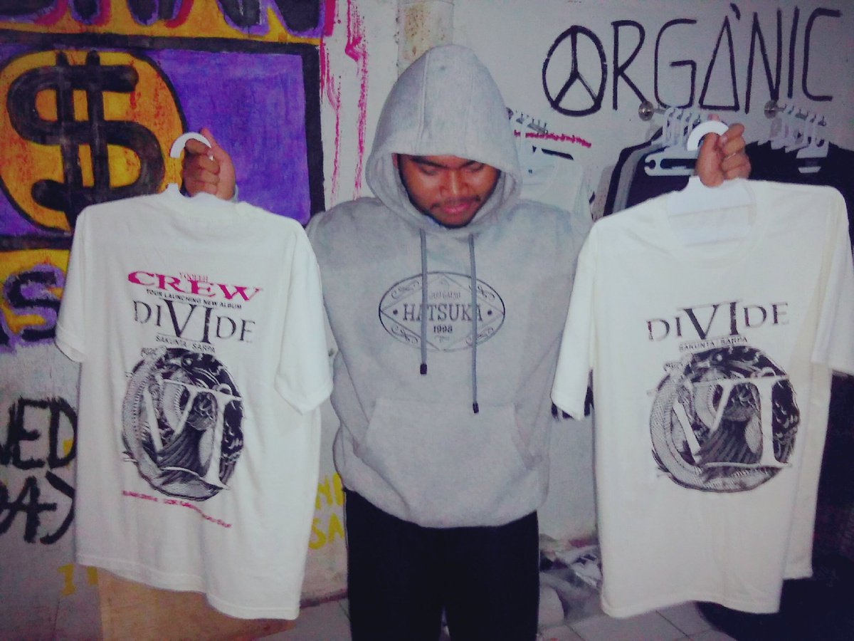 T-shirt utk Crew launch 2ND Album <a href="/DIVIDEjkt/">TXT DARI DIVIDE</a> 
Bwt tman² yg ingn mnjdi crew bsa mnghbungi
Cp:@TriosoAji /082299170274