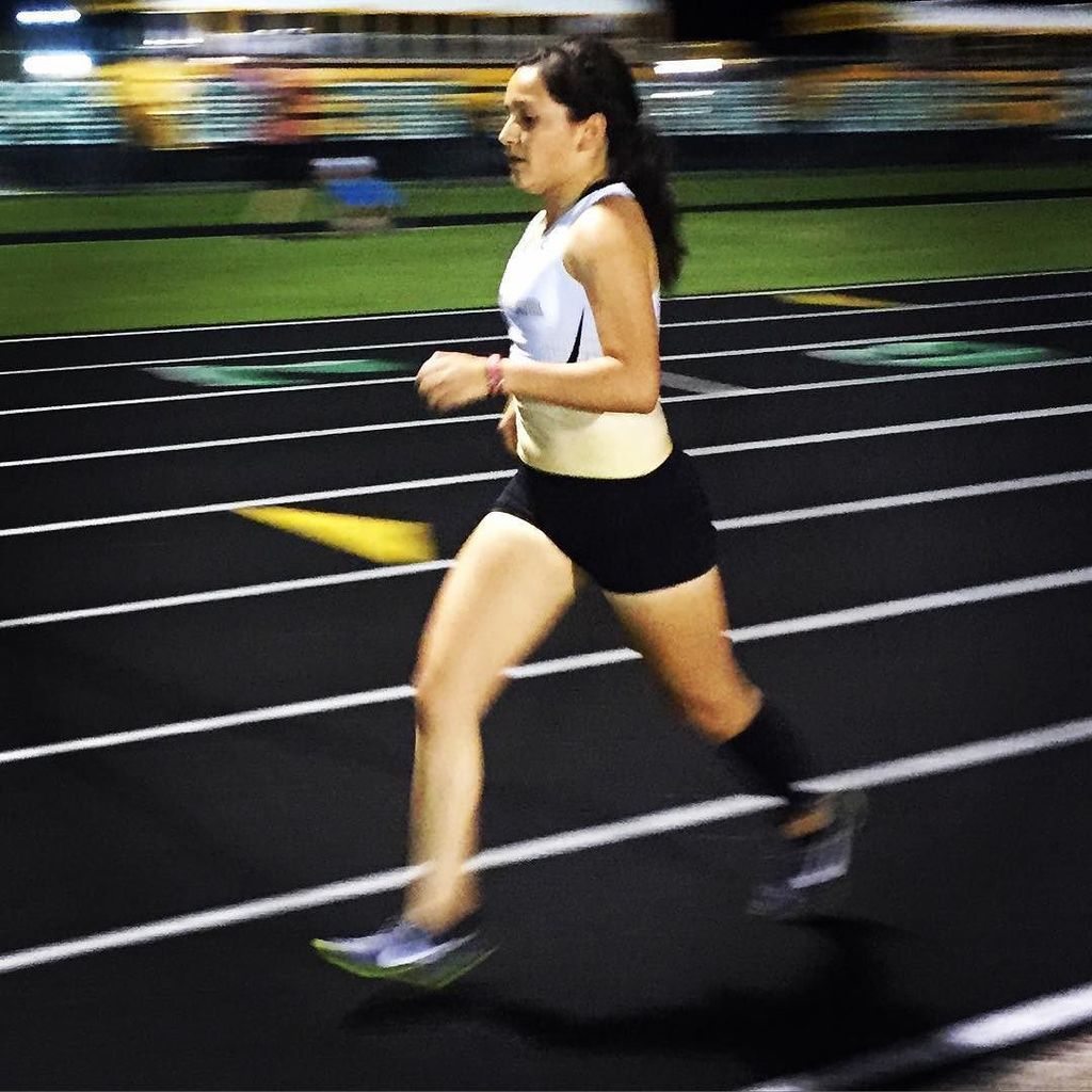 MHSDogs's tweet photo. Ana Karen has put herself in a good position to compete in this 1600 M Run. #gunlap #youcandoit #letsgo #mcgregorhs… https://t.co/TiULdksVTA