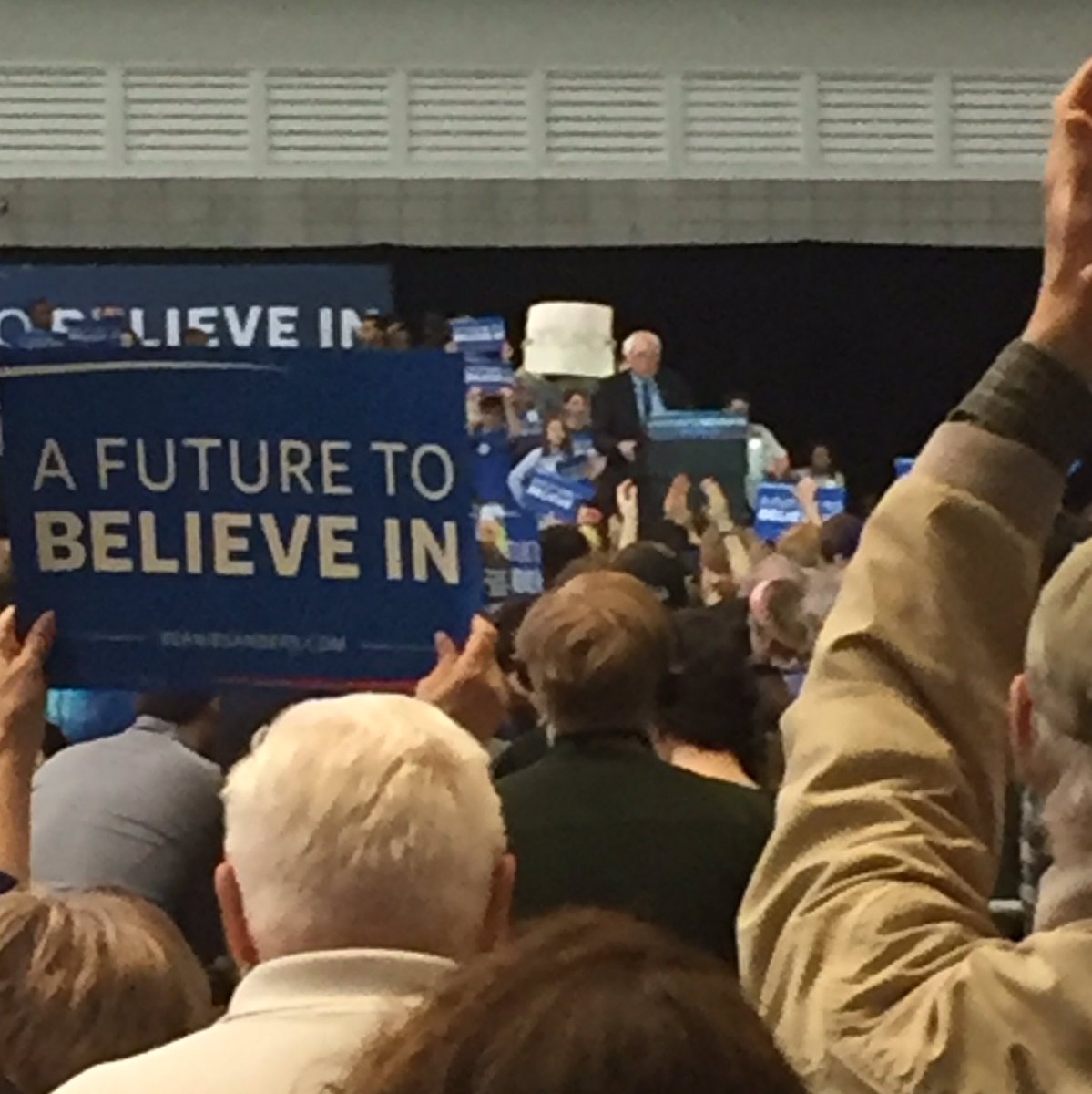 RantenRave's tweet photo. Happened to b in Pittsburgh today &amp; walked into this! #PittsburghForBernie #FeelTheBern @BernieSanders #RockTheVote https://t.co/H29kTRa9Qy