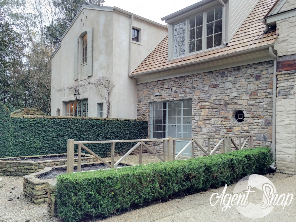 AgentSnapApp's tweet image. Elegant Listing Photos Take Every Day With Agent Snap. Try snapping a few with our free App at your next open house!