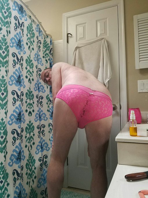 ⭐RETWEET⭐ secret sissy is BACK!! He's paying $3/RT &amp; $2/FAV until 6:30pm EST -- drain him! It's been<a href="/tag/findom"class="tags"><span>#findom</span></a>