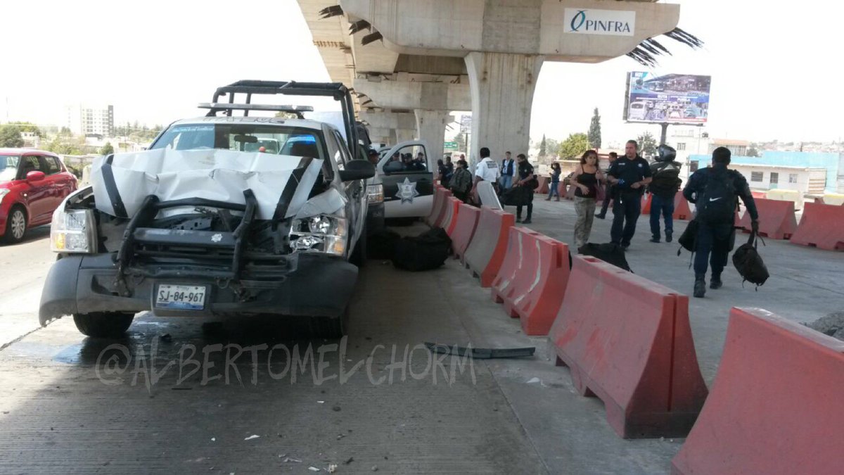 Dos heridos por choque de cinco patrullas en la México-Puebla - Ce6D-3cWAAAIo0P